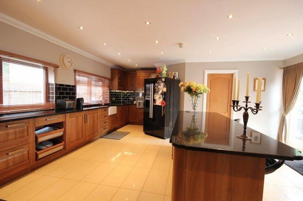 פורט ויליאם Westcourt Guest House מראה חיצוני תמונה